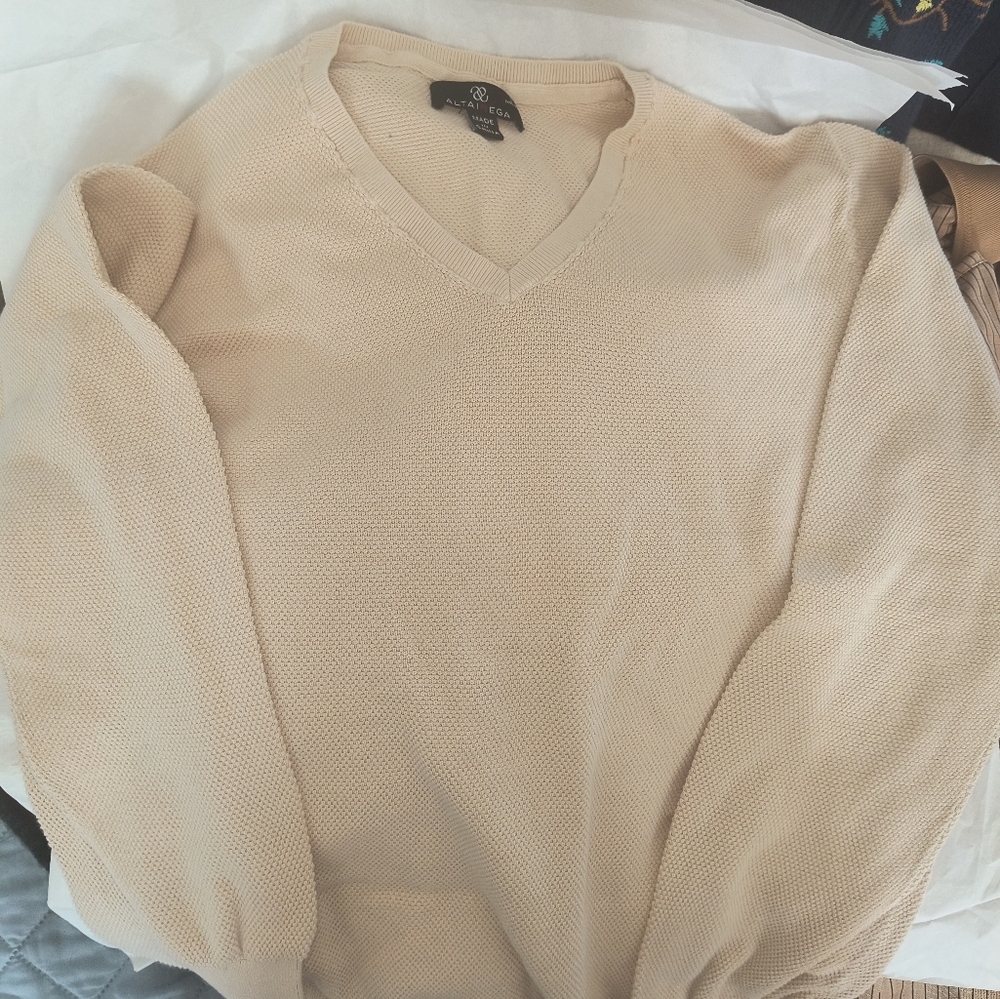 5 men's small shirts.  Misc brands.one need mended see photos.Euc - Picture 4 of 12